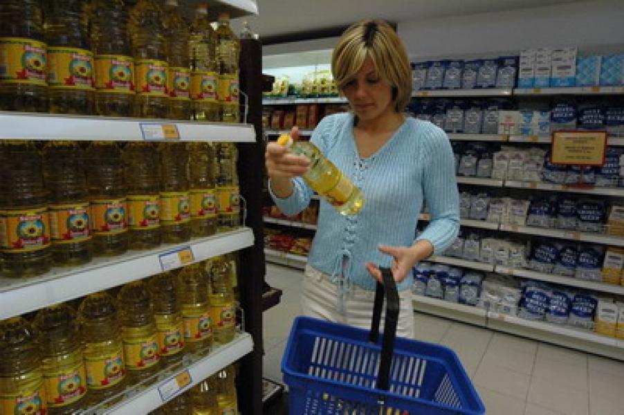 Sugar and vegetable oil for Serbian citizens during the winter of 2000