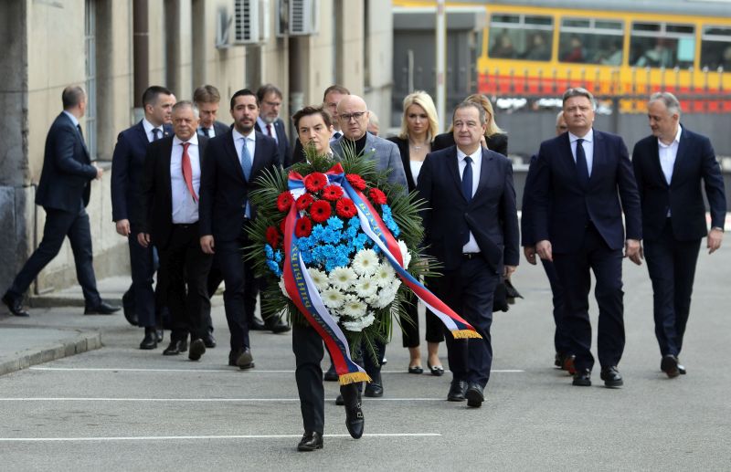 Brnabic, government members lay wreath at site of assassination of Zoran Djindjic
