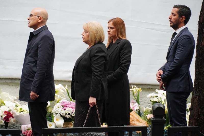 Prime Minister, ministers pay respects to victims of Vladislav Ribnikar school mass shooting