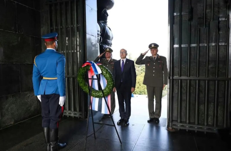 Prime Minister Vučević lays wreath to Monument to Unknown Hero on Avala