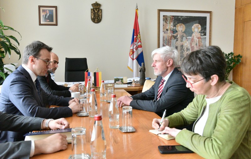 Међународна заједница да заштити елементарна људска права Срба на Космету