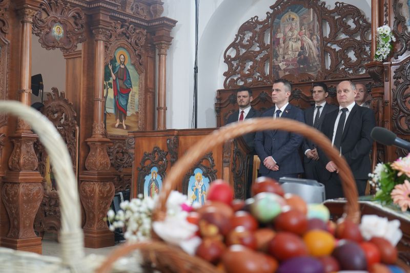 Милићевић присуствовао васкршњој литургији у Вуковару