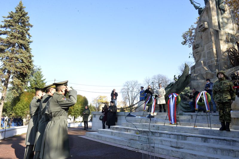 State officials pay tribute to fallen soldiers in First World War