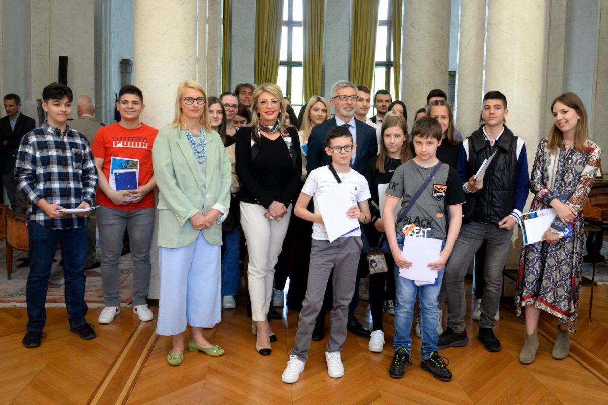 Awards for winners of competition “Imagine the Future of Europe”