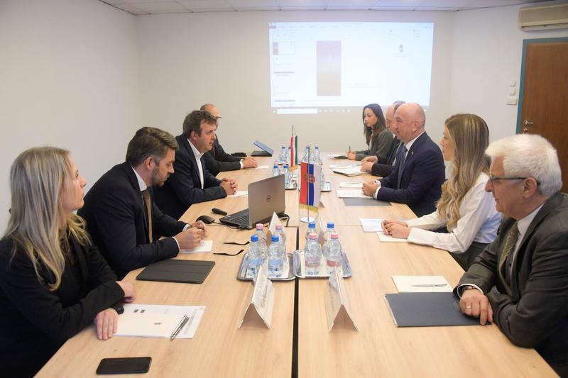 Stronger cooperation with Hungary in field of innovation, new technologies