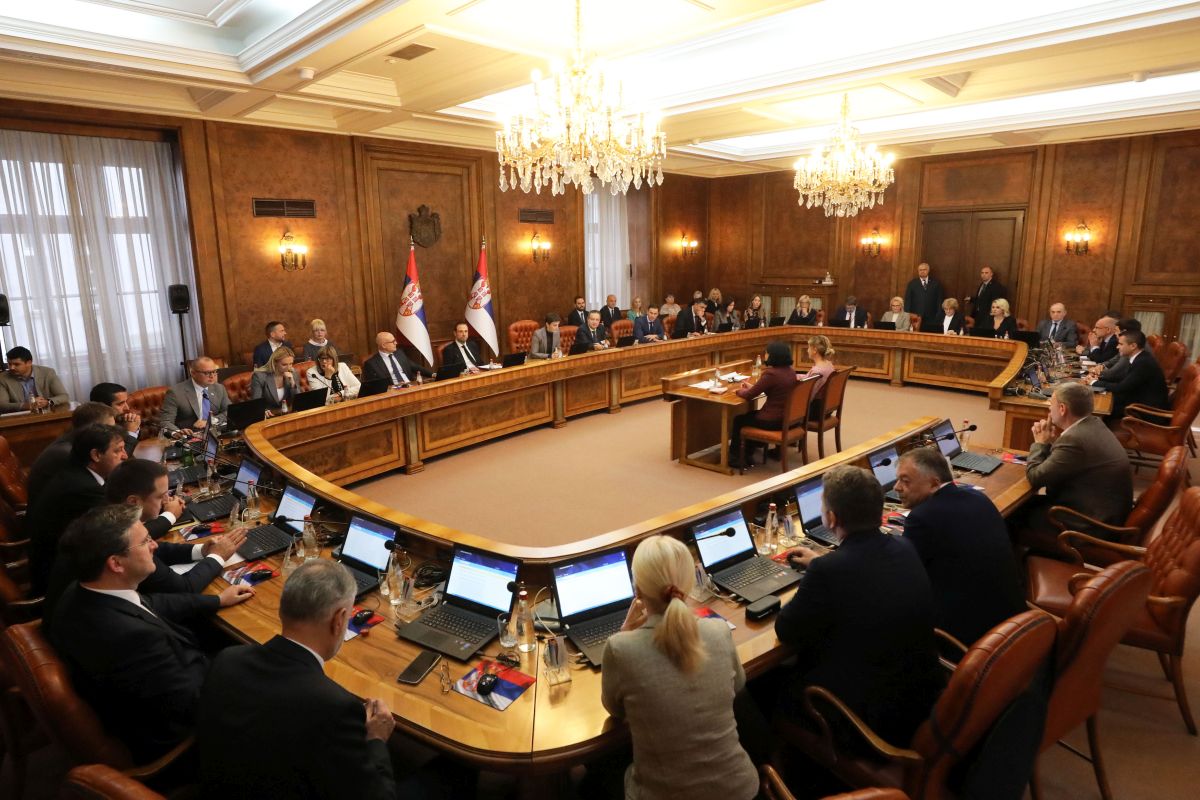 Government adopts resolutions necessary for functioning of Prime Minister Brnabic's office