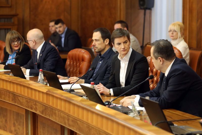 Decree on establishing Programme for financing activities, measures to improve energy efficiency adopted