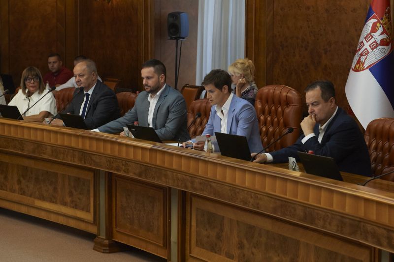 Amendments to Regulation on coefficients for calculation of salaries of public service employees adopted