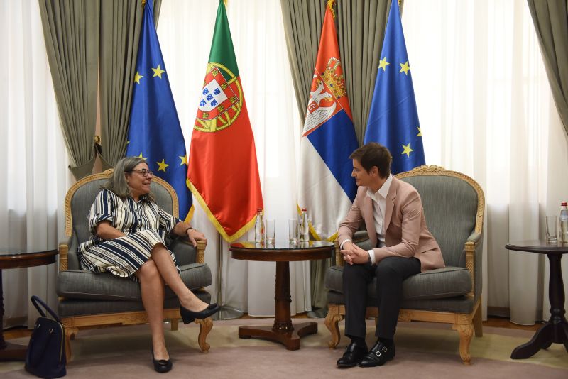 Strengthen political dialogue, economic cooperation with Portugal