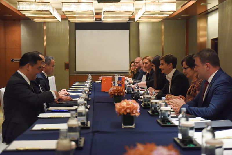 Brnabic&nbsp;with representatives of the Chinese company Shanghai Fengling Renewable