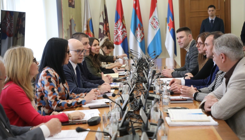 Dialogue on resolving challenges facing public administration employees