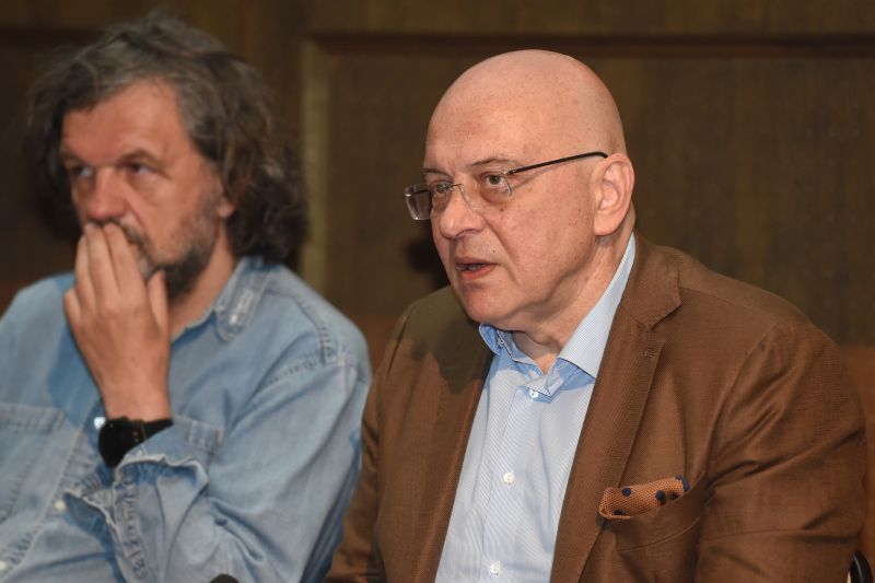Задатак уметника суочавање са питањима значајним за историјски тренутак