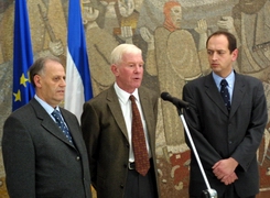 Слева: Сабри Љимари, Џоли Диксон и Петар Максимовић