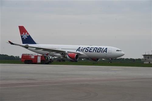 Авион „Ер Србије“ вратио из Франкфурта групу наших грађана