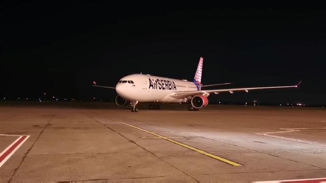 У Београд слетео авион из Кине са 1,2 милиона маски