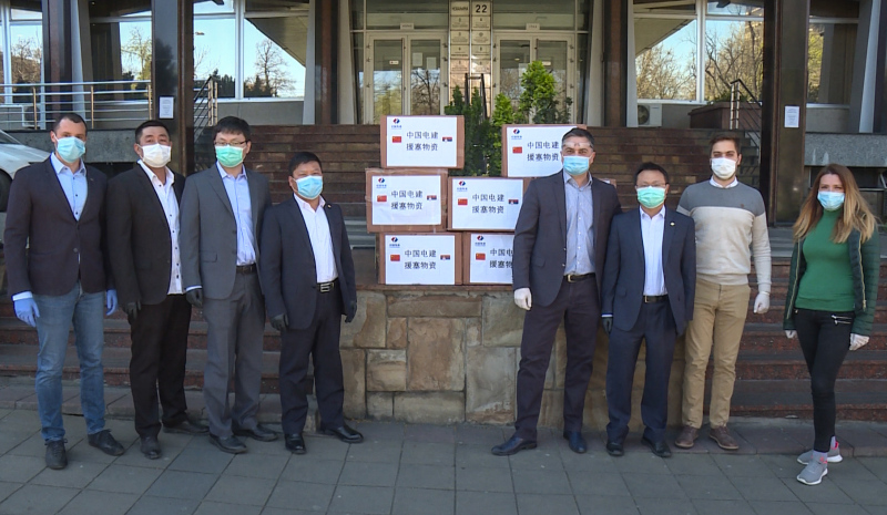 “Пауер Чајна” донирала 15.000 заштитних маски Министарству грађевинарства