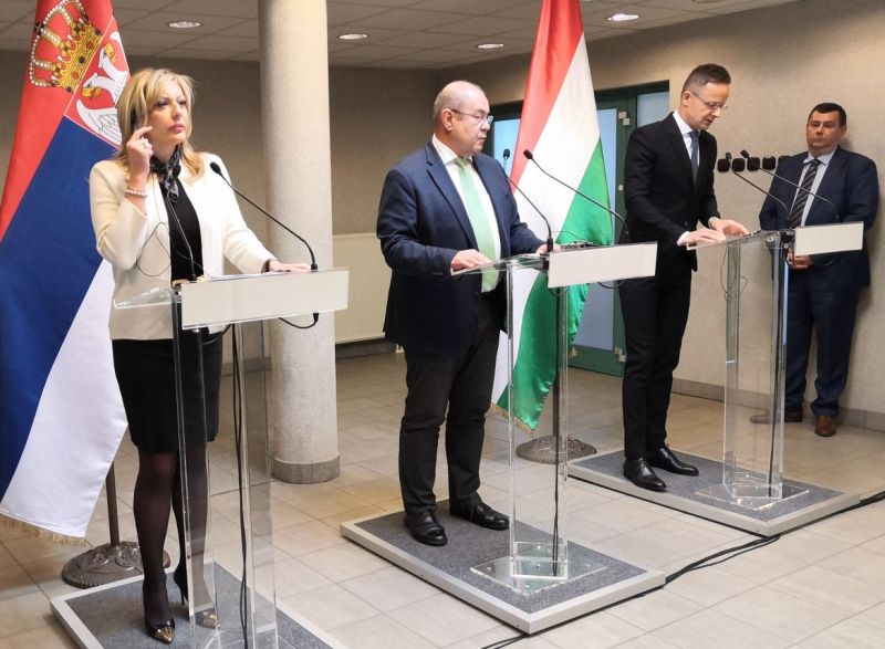 Мађарска отворила границу за држављане Србије