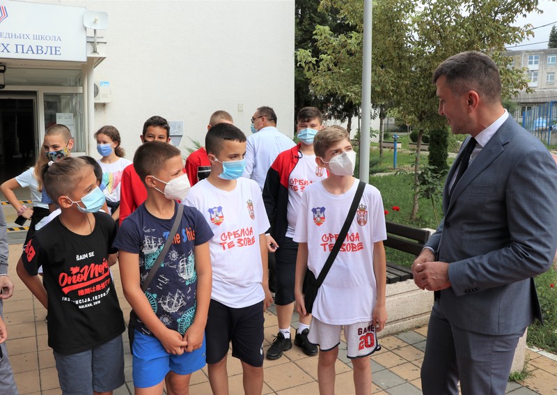 Ђорђевић посетио децу са Космета која бораве у Београду