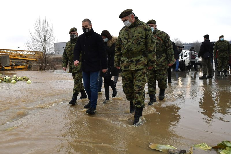 Војска помаже становништву у поплављеним подручјима