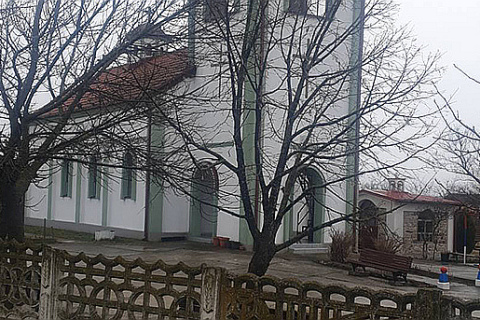 Обијена и опљачкана црква у Клокоту на Косову и Метохији