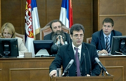 Војислав Коштуница у обраћању Народној скупштини Србије