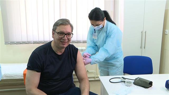 Председник Србије вакцинисан кинеским "Синофармом"