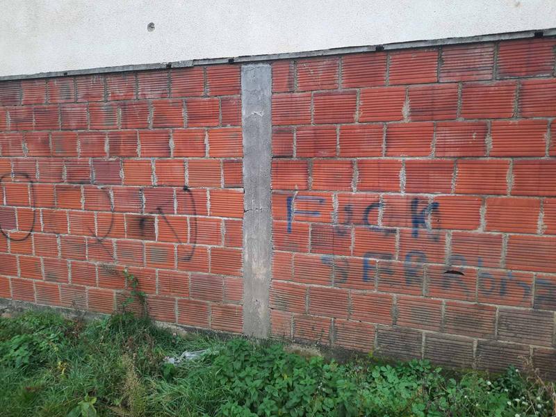 Погрдни графити албанских екстремиста у Могили