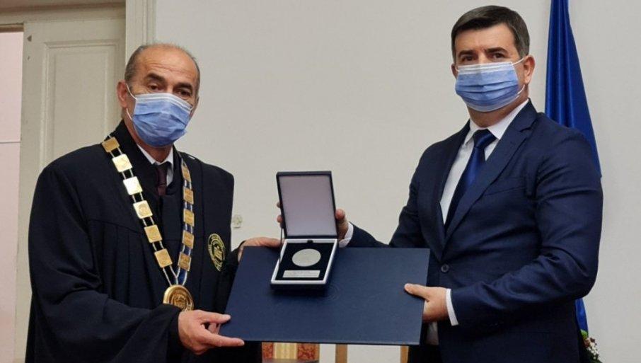 Признање Србији у Сарајеву због доприноса у вакцинацији