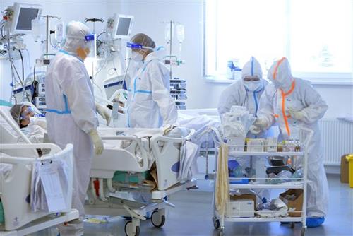 Смањује се број оболелих од COVID-19 у болницама