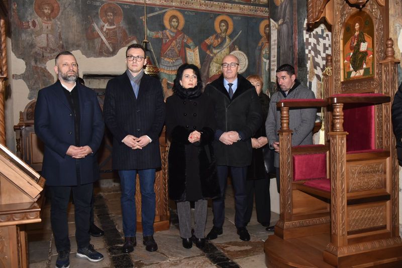 Петковић присуствовао литургији у манастиру Грачаница