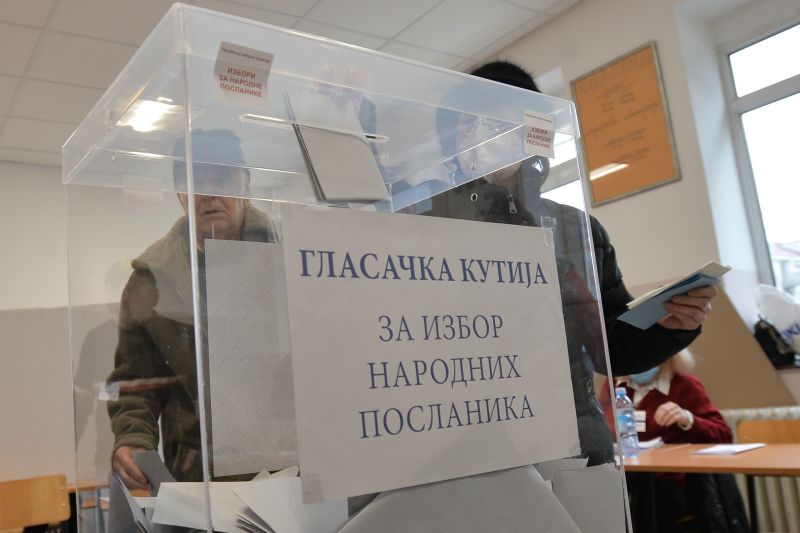 На биралишта у Србији до 12 часова изашло 20,52 одсто гласача