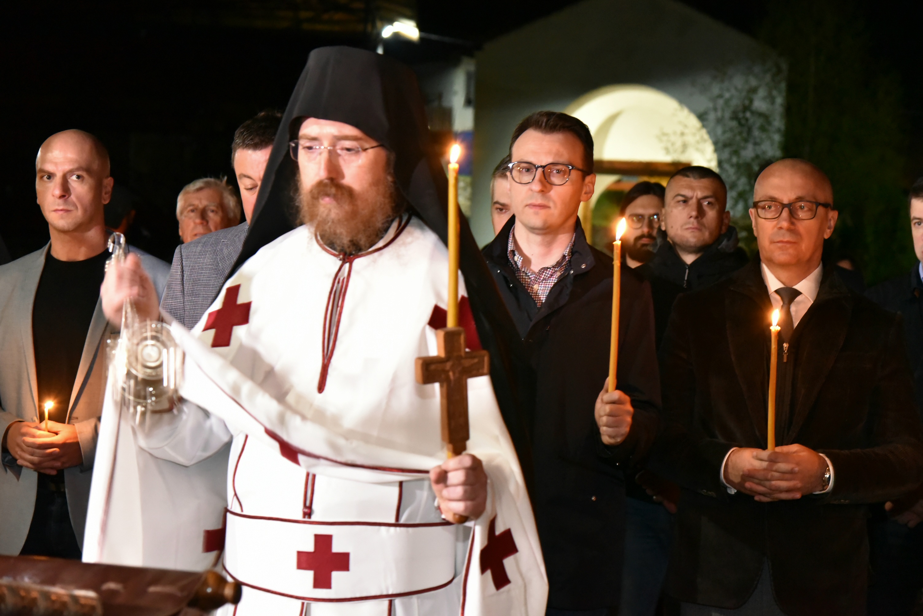 Петковић на поноћној васкршњој литургији у манастиру Бањска