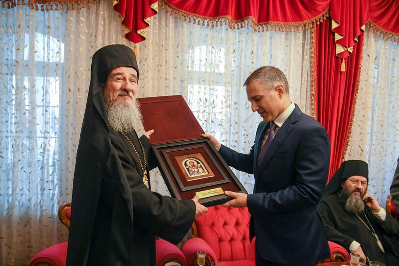 Стефановић присуствовао дочеку патријарха у манастиру Милешева