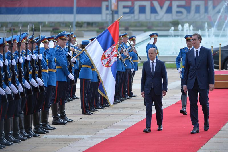 Канцелар СР Немачке свечано дочекан испред Палате Србија