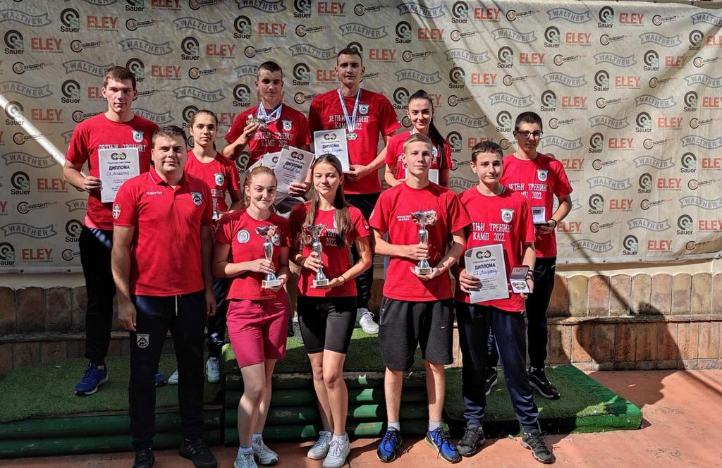 Стефановић честитао ученицима војних школа на освојеним медаљама