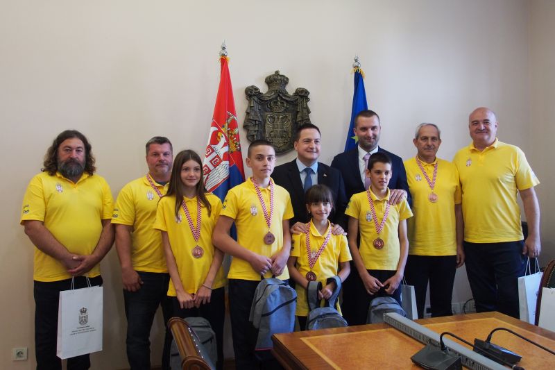 Ученици из Србије победници европског такмичења у познавању саобраћаја