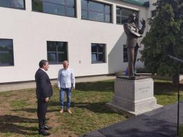 Откривен споменик песнику и дипломати Милану Ракићу у Мионици