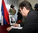 Председник Владе уписао се у књигу жалости поводом смрти Милана Јелића