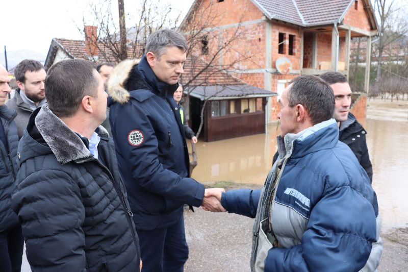 Помоћ становништву у поплављеним српским срединама на Космету