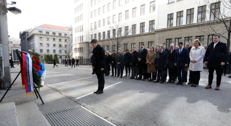 Премијерка и чланови Владе положили венац на месту убиства Зорана Ђинђића