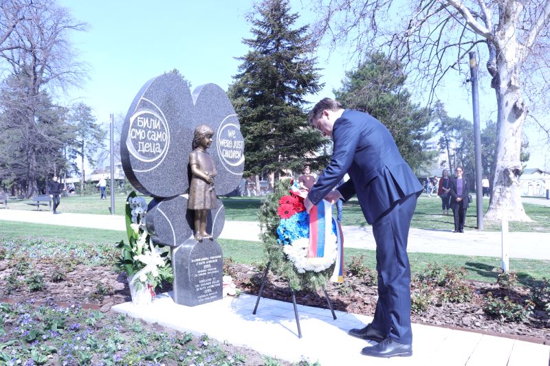 Селаковић положио венац код Споменика деци страдалој у НАТО агресији