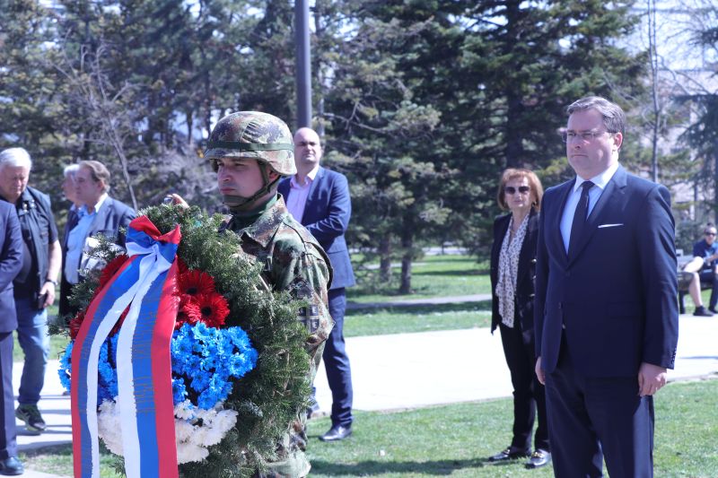 Селаковић положио венац код Споменика деци страдалој у НАТО агресији