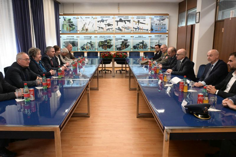 Наставак подршке државе фабрикама одбрамбене индустрије