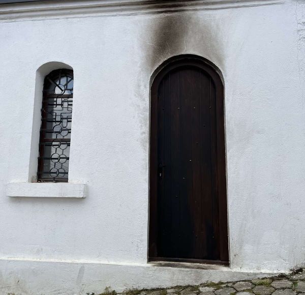 Бачена експлозивна направа на цркву Светог Пантелејмона у Призрену