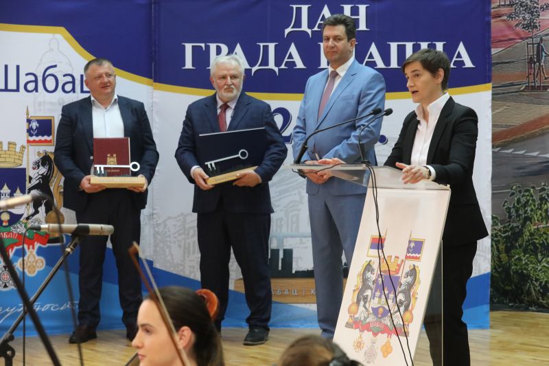Премијерка проглашена почасном грађанком Града Шапца