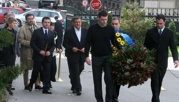 Чланови Владе Зорана Ђинђића одали пошту убијеном премијеру