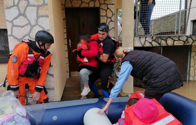 Због поплава евакуисано 26 особа из два места у околини Шапца
