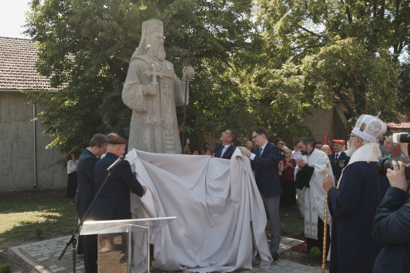 Откривен споменик патријарху Арсенију III Чарнојевићу у Руском Селу