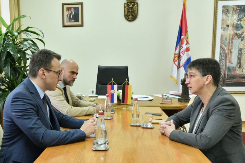 Београд опредељен за мирнo решавање отворених проблема на Косову и Метохији