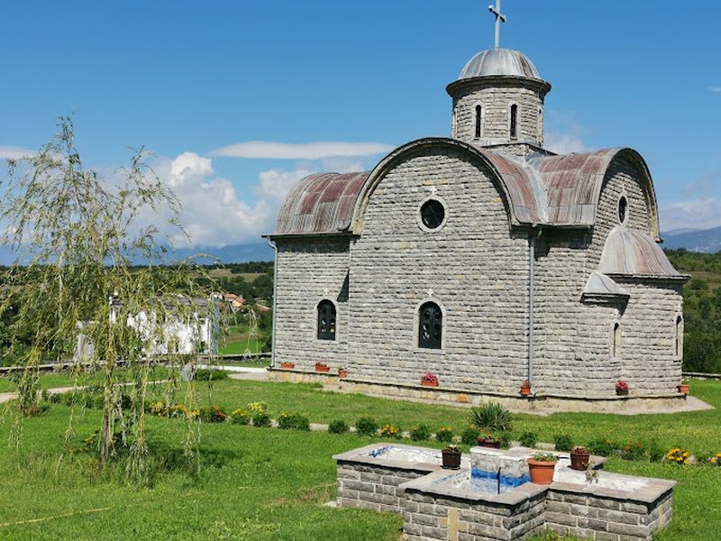 Срамни напади на вернике и објекте СПЦ на Космету